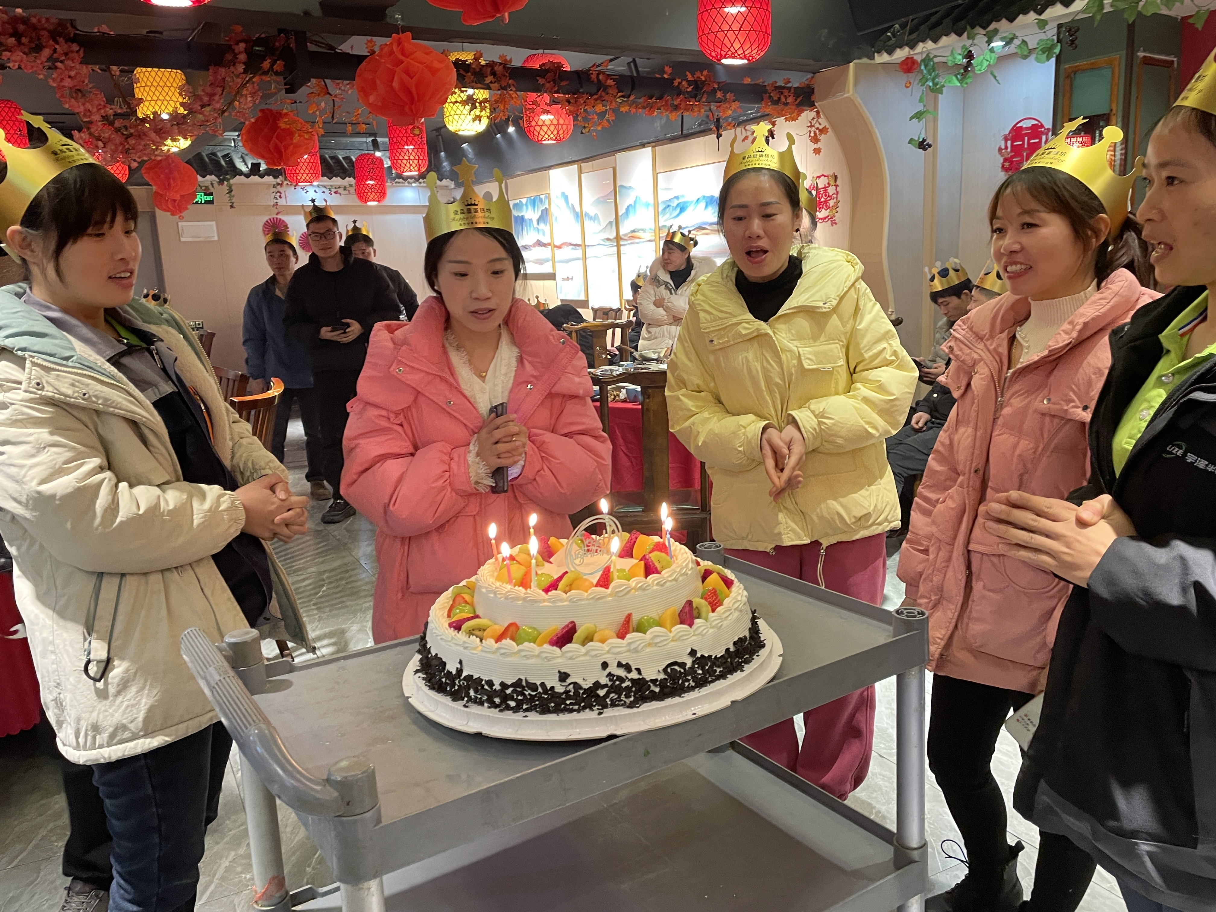 新岁伊始--允福亨新能源12-1月份员工生日会